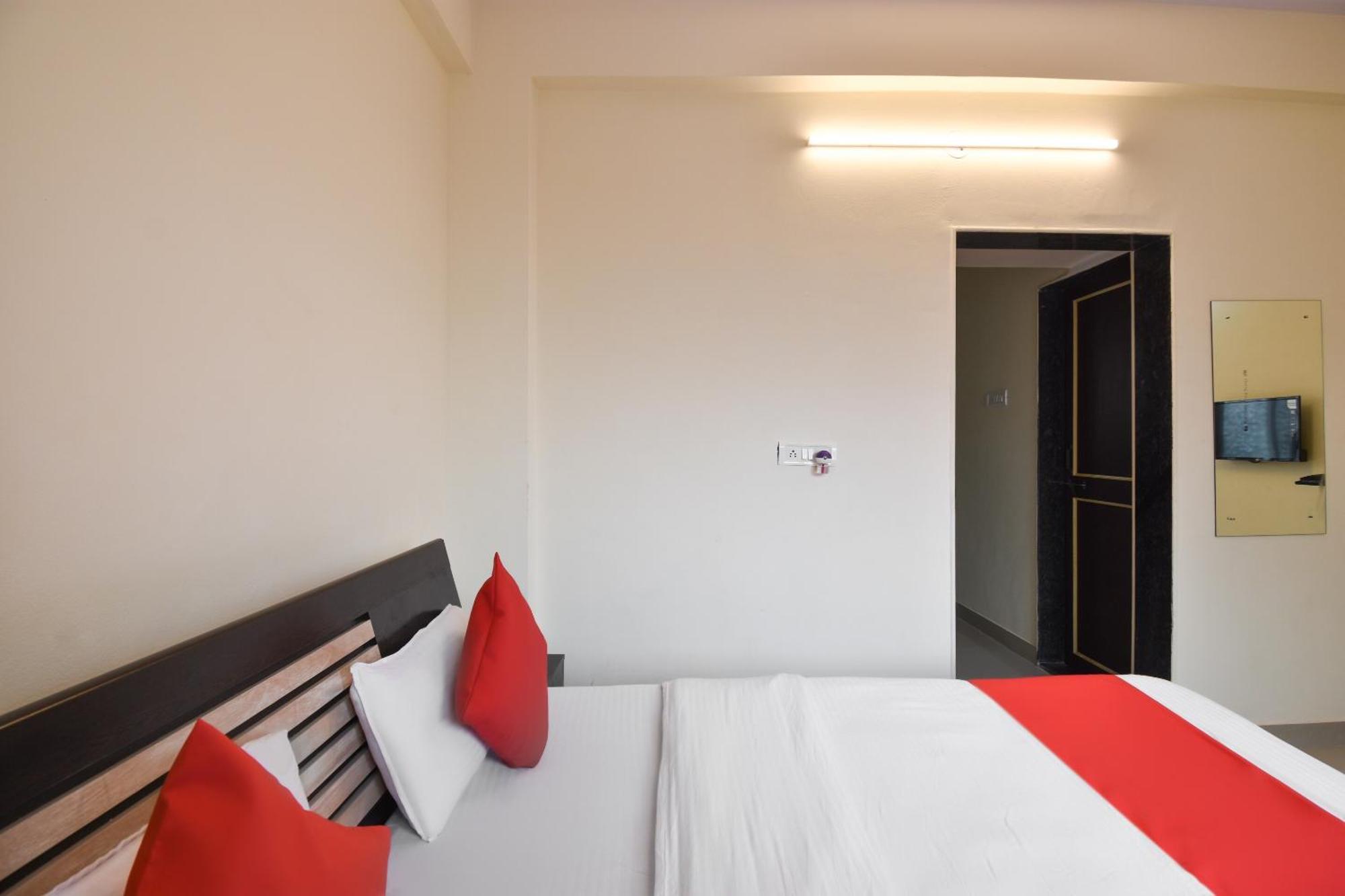 Hotel O Felicita Inn Near Seasons Mall Kharadi Kültér fotó