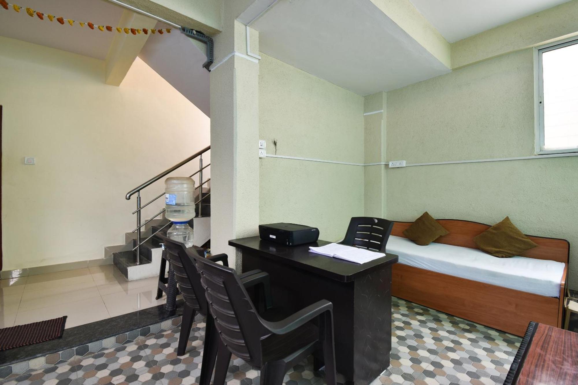 Hotel O Felicita Inn Near Seasons Mall Kharadi Kültér fotó
