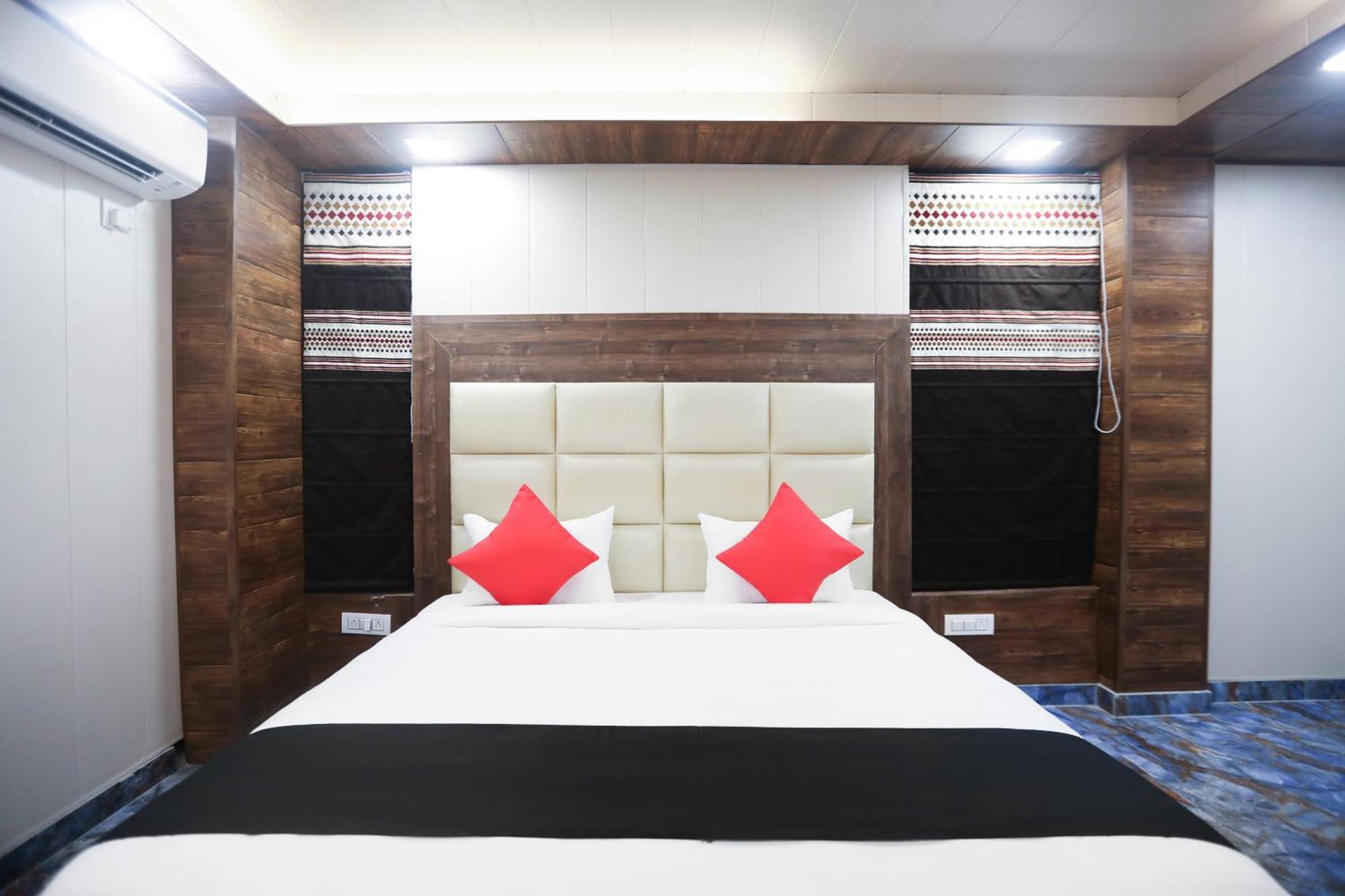 Hotel O Felicita Inn Near Seasons Mall Kharadi Kültér fotó